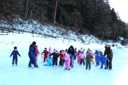 珍しい天然スケートリンク